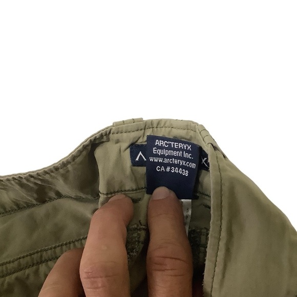 Arc’teryx Shorts Sz 32W Hiking Climbing Tan - Picture 3 of 9